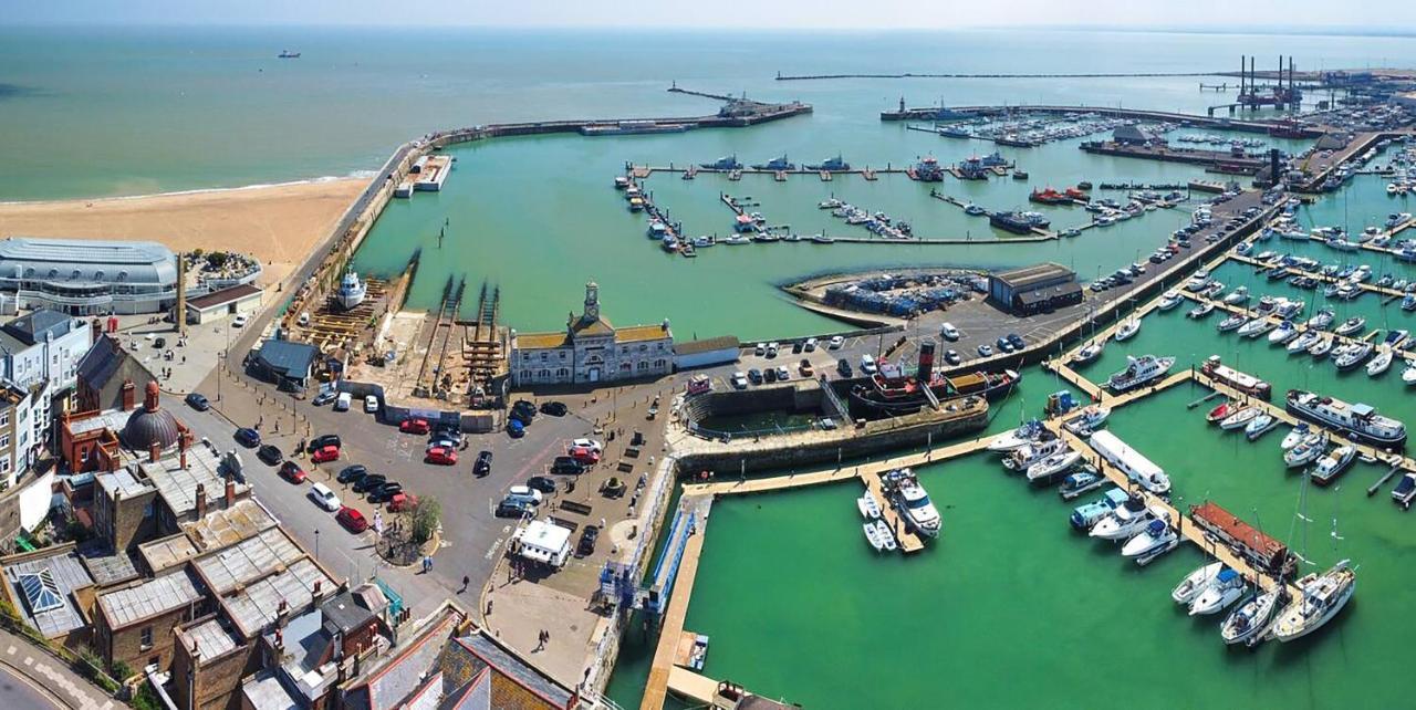 Sohot Stays The Royal Suite Harbour Views Sleeps 4 램즈게이트 외부 사진